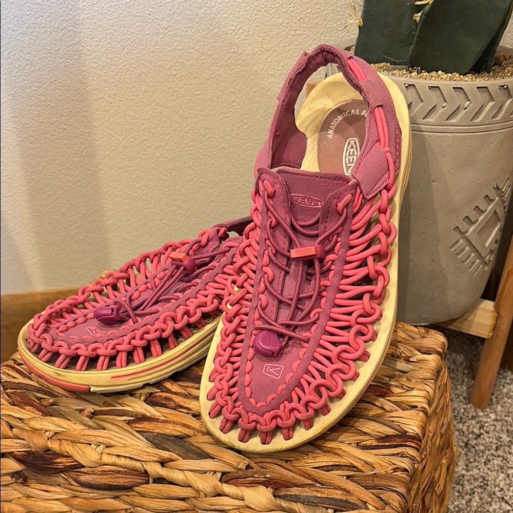 Keen Pink Woven Cord Sandals size 8.5